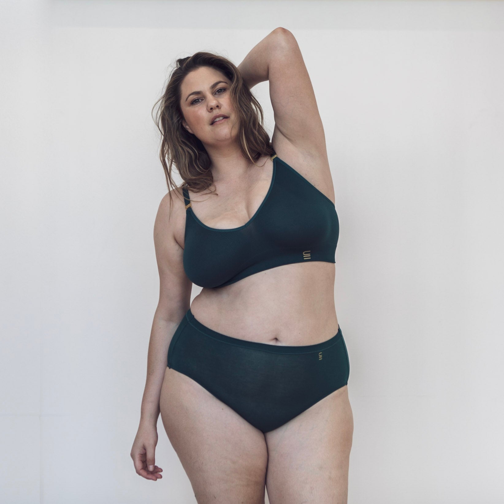 Sustainable Atlantis wireless bra by Underwear For Humanity, DD-GG cup sizes. Recycled materials, flexible, natural shape and supportive. Knitted bra and band, adjustable straps. Model wears the DD+ bra.