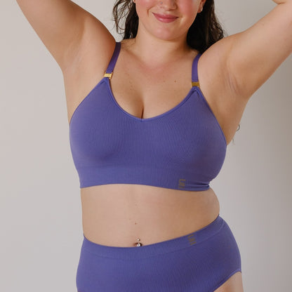 Sustainable, ethically produced light purple wireless bra by Underwear for Humanity. For DD-GG cup sizes. Recycled materials, flexible, supportive. Knitted bra and band, adjustable straps. Model wears the DD+ bra.