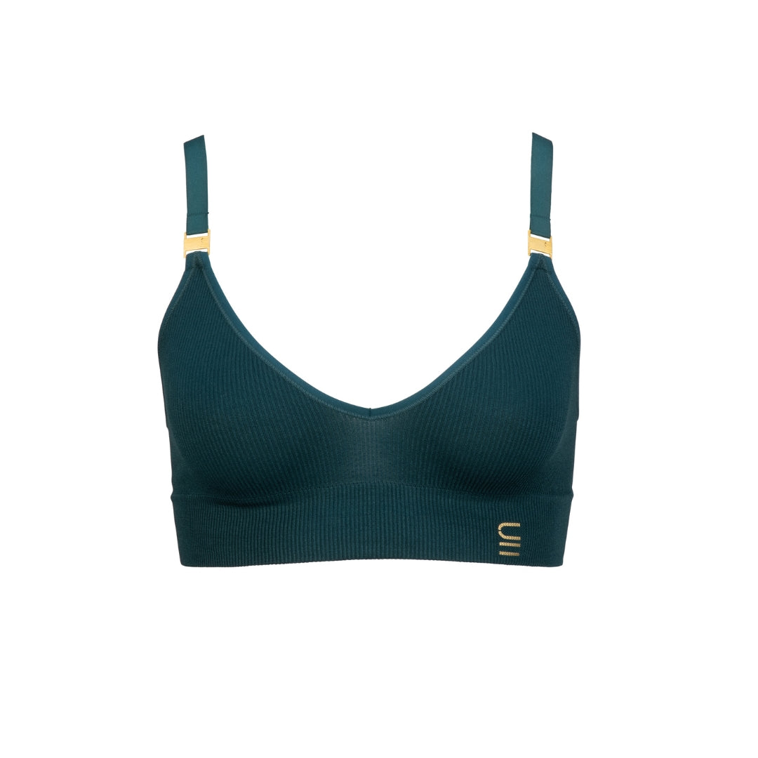 Sustainable Atlantis wireless bra by Underwear For Humanity: ethical, sustainable. A -D cup sizes. Recycled materials, flexible, supportive. Knitted bra and band, adjustable straps. Model wears A-D bra