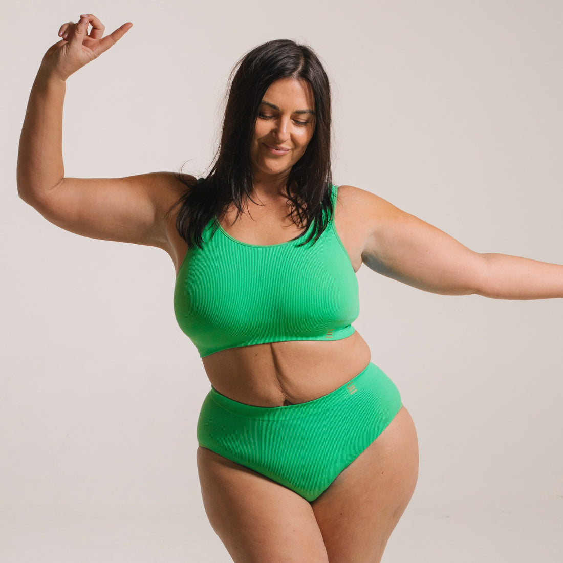 Sustainable, ethically produced apple bra crop by Underwear for Humanity: stronger support for larger bust, D - GG cup sizes. Recycled materials, knitted bra and band, seamfree, made from recycled nylon. Models wear the D+ Crop