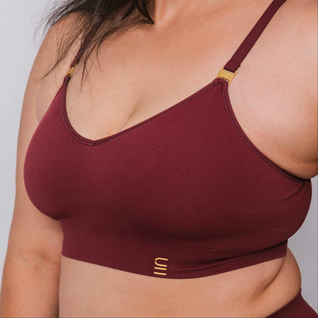 Sustainable, ethically produced Cranberry wireless bra by Underwear for Humanity. For DD-GG cup sizes. Recycled materials, flexible, supportive. Knitted bra and band, adjustable straps. Model wears the DD+ bra.