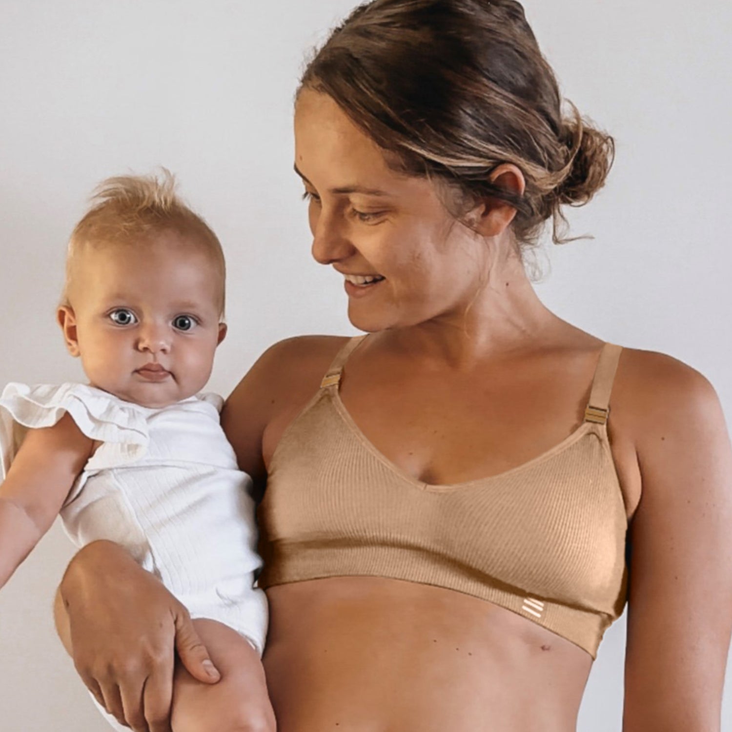 Sustainable, ethically made, atlantis wireless maternity bra by Underwear For Humanity. A -D and DD-GG cup sizes. Recycled materials, flexible, supportive, pregnancy, feeding, convertible. Knitted bra and band, adjustable straps. Model wears maternity bra
